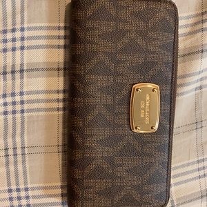 SOLD - Michael Kors Jet Set Wallet